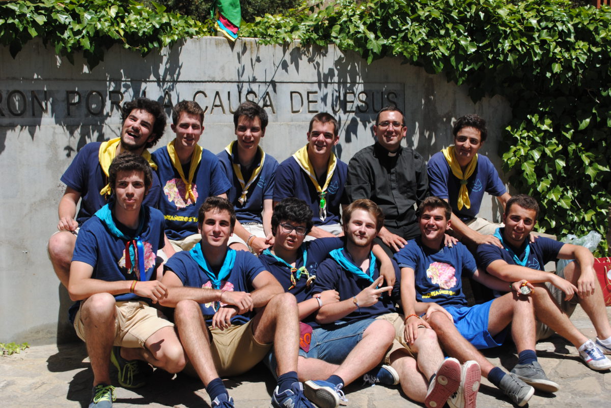 Montañeros-mayores-1200x803